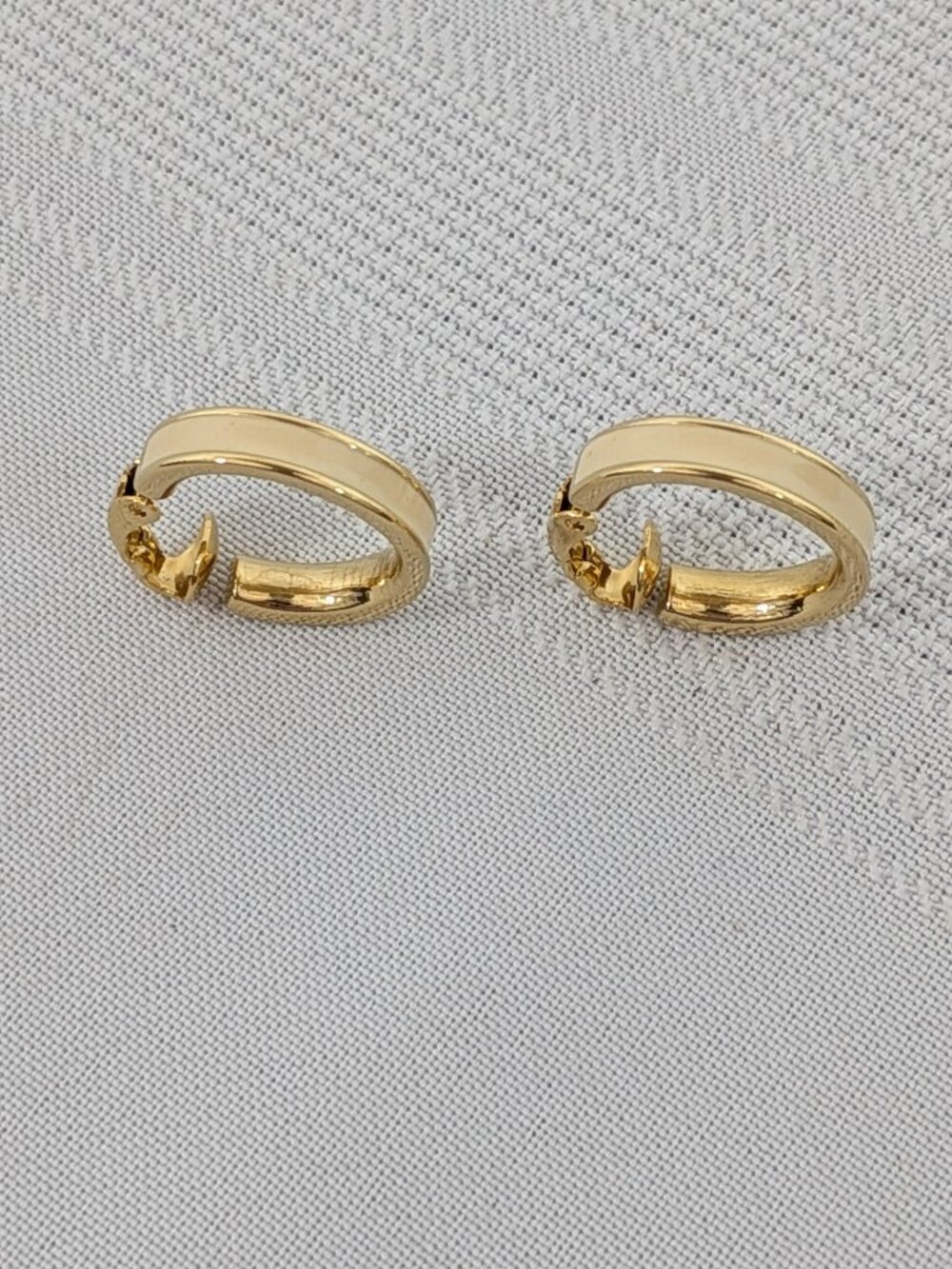 Vintage Crown Trifari Clip-on Hoop Earrings - Gold Metal with Cream Enamel Band - Picture 2 of 6